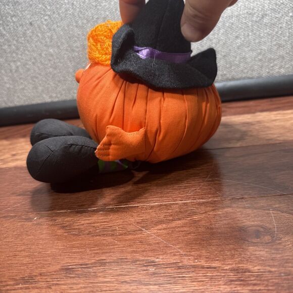 VINTAGE 1982 HALLMARK STUFFED PLUSH HALLOWEEN PUMPKIN 10" - Picture 2 of 5